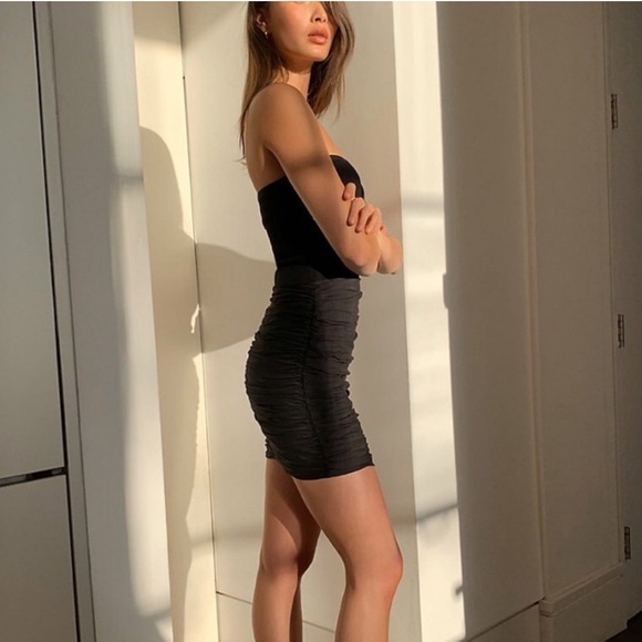 NWOT Aritzia Babaton Presto Skirt Ruched Mini Skirt Black Size 2 Bodycon - Picture 5 of 13